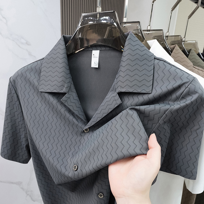 New Summer Men's Short-Sleeved Seamless Shirt, Fashionable Casual Men's Top, High-End Trendy Shirt for Men