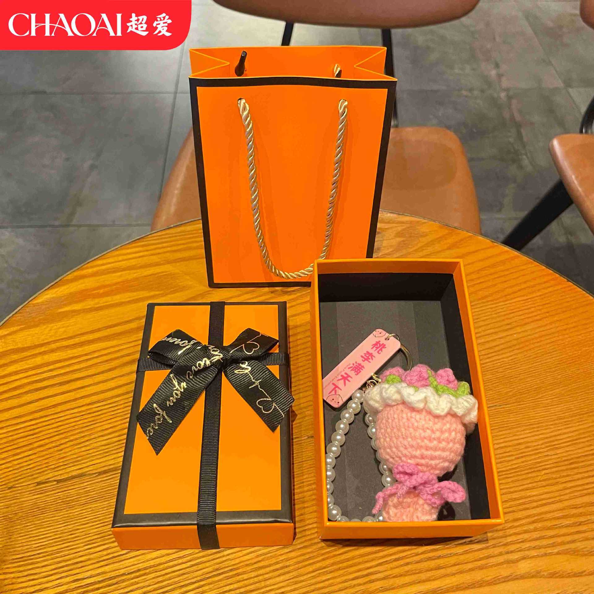 Fuchsia chain pearl, orange big gift box
