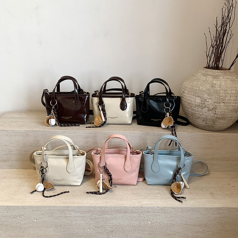 Bolso de cubo de textura de color sólido para mujer 2025 primavera nueva moda bolso de mensajero coreano estilo occidental de alta gama para mujer
