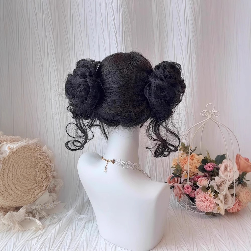 Koni Wig [Sweetheart Double Buns] Kort rett parykk for kvinner med avtakbare blomsterboller, Lolita-stil
