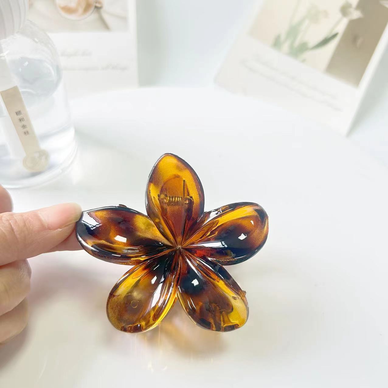 투명한 노란색 거북이 껍질