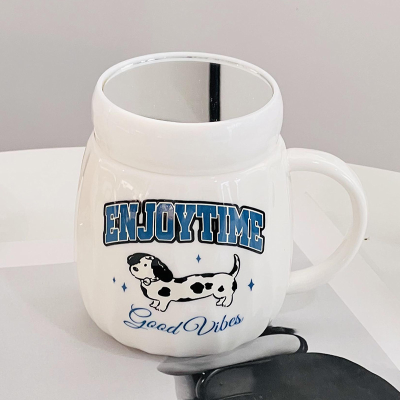 かわいい漫画の子猫の創意的なコップは蓋の陶磁器の杯の家庭用のセットの小さい大衆の手の杯の女子学生の高温に耐えるコップを持ちます。|undefined