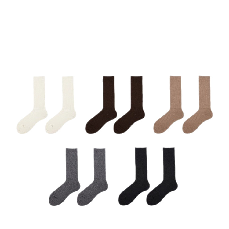 白い靴下の女性春と秋の灰色の中筒の靴下の日本の積み重ねの靴下のショーのタイプのすねのストッキングの学院の風のニットの靴下