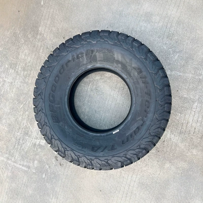 Off-road şinlər Tires 37X12.5R17