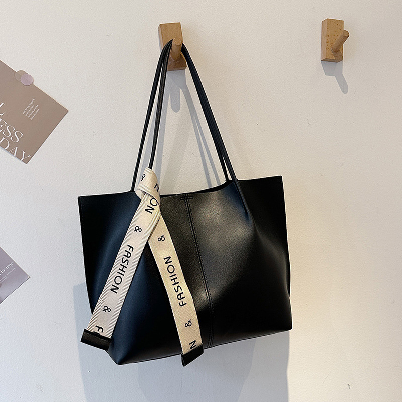 Bolsas de viaje de moda de gran capacidad para mujeres 2024 otoño nuevo bolso de mujer bolso de hombro de literatura extranjera bolso especial bolso de mujer