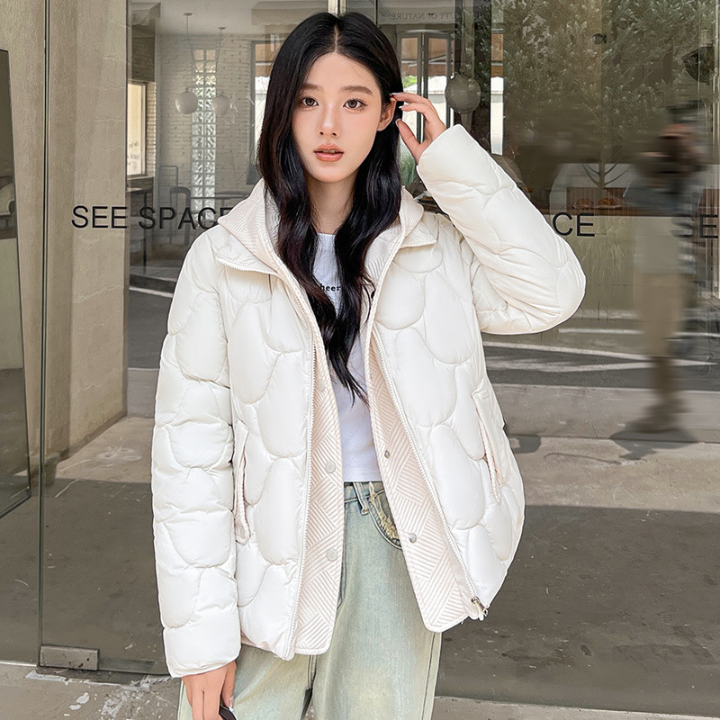 2025 estación europea de algodón corto para mujeres invierno nuevo falso de dos piezas encapuchadas plumón casual chaqueta de algodón gruesa suelta