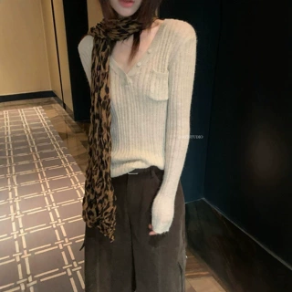 MZI STUDIO秋季韩系简约风修身显瘦小口袋纽扣V领针织衫女A80162