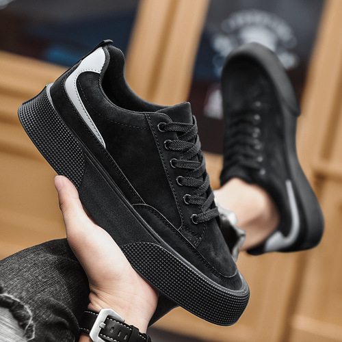 Spring Men's Shoe Trend 2024 Soft Sole Versatile Casual Board Shoes New Men's Style Protective Work Thick Sole Durable Fashion Shoes