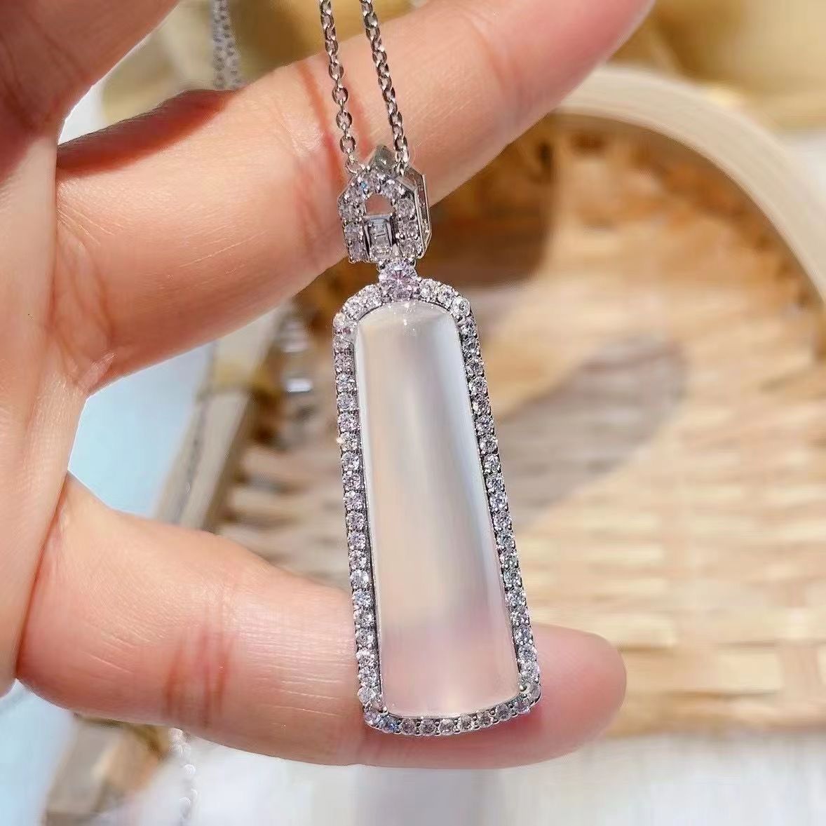 批发镀银镶嵌高冰玉髓无事牌吊坠新中式项链平安无事锁骨链女款