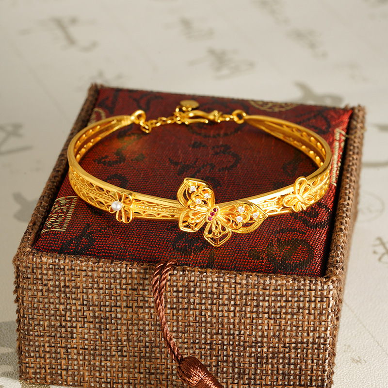 Vietnam Sha Jin Guochao hueco palacio estilo pulsera mariposa mujer simple imitación de oro ligero lujo alto sentido de la fuente de joyería