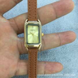 小方手表女复古气质小巧高颜值皮带小众轻奢方形女表货源批发