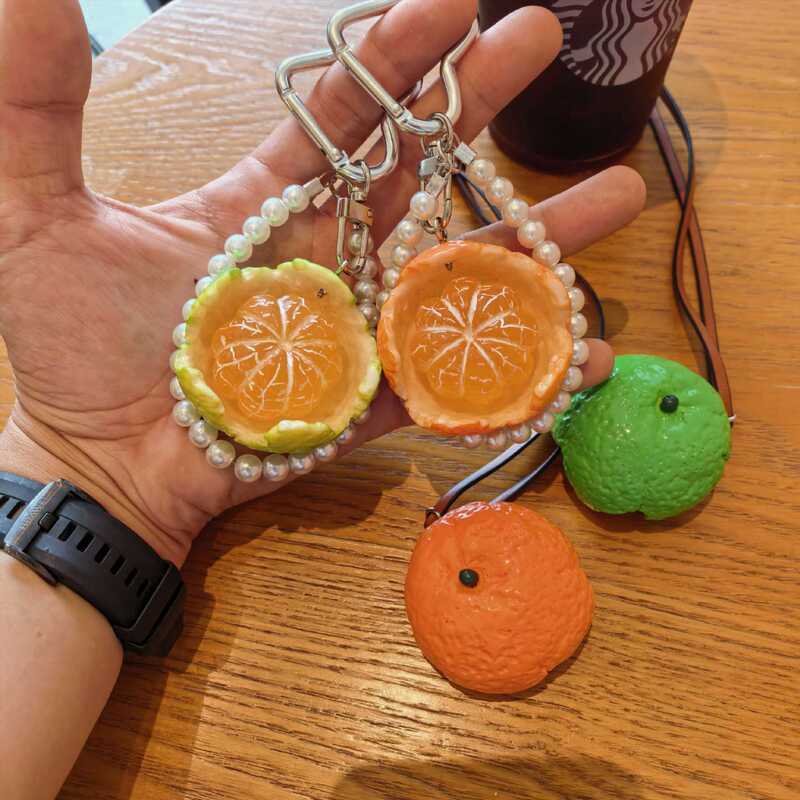 Creative artificial fruit pendant, three-dimensional orange bead chain decoration, car hanging ornament, orange heart keychain, bag hanging accessory