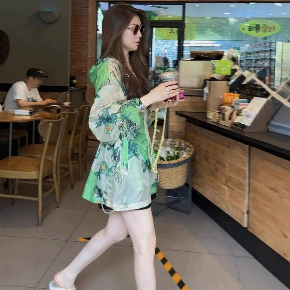 Зеленая куртка с капюшоном для женщин, лето 2023, новый стиль ins, высококачественный тонкий топ в корейском стиле с защитой от солнца на талии, уменьшающий возраст