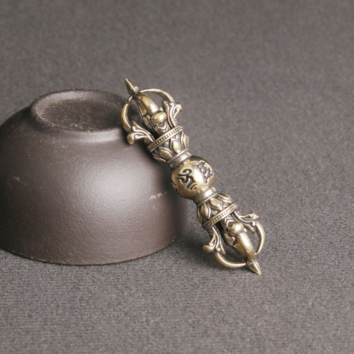 Brass old six-character motto to subjugate the devil vajra handle piece Tibetan religious instrument to subjugate the devil crafts wholesale