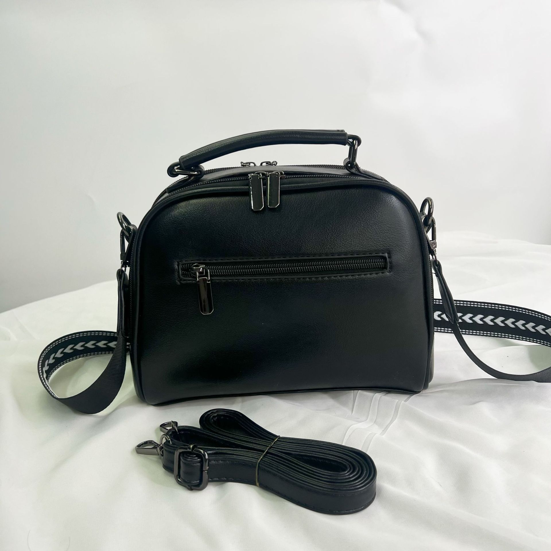 637g Weight Nylon Lining Material Zipper Closure Type Single Shoulder Strap Strap Type Saddle Bag Bags Type Street Occasion Pu Leather Material Solid Color Pattern All Seasons Season Women's Gender Classic Style Style Square Shape Medium Size Women's Medium Pu Leather Solid Color Classic Style Square Zipper Saddle Bag 20