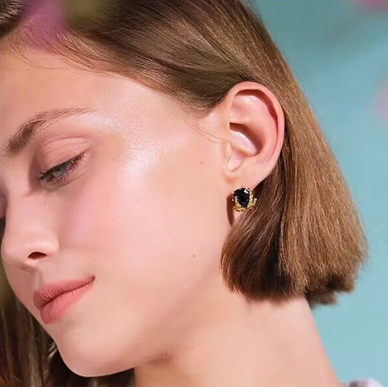 Retro Leaf Copper Inlay Zircon Ear Studs 1 Pair
