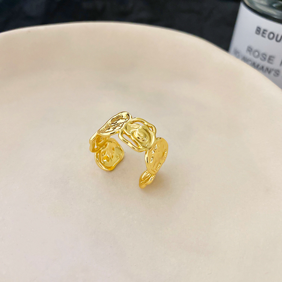 Runder, asymmetrischer, offener Blumenring für den Zeigefinger – schlicht, vielseitig und mit besonderem Design._voghion.com