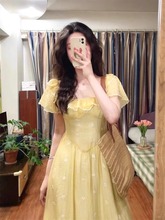 法式黄色小飞袖碎花连衣裙子女夏季2025新款收腰气质公主度假长裙