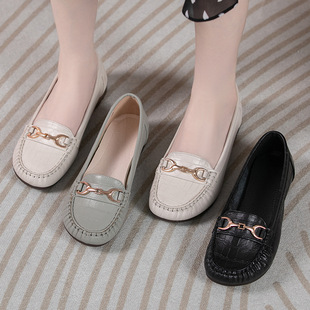 2023 New Round Head Genuine Leather Solid Color Metal Decorated Flat Shoes Low Heeled Loafers Large Size Genuine Leather Doug Shoes