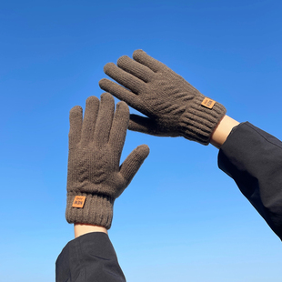 Autumn and winter men's and women's lovers Korean version of thick solid color knitted wool warm fleece-lined touch screen driving full ride