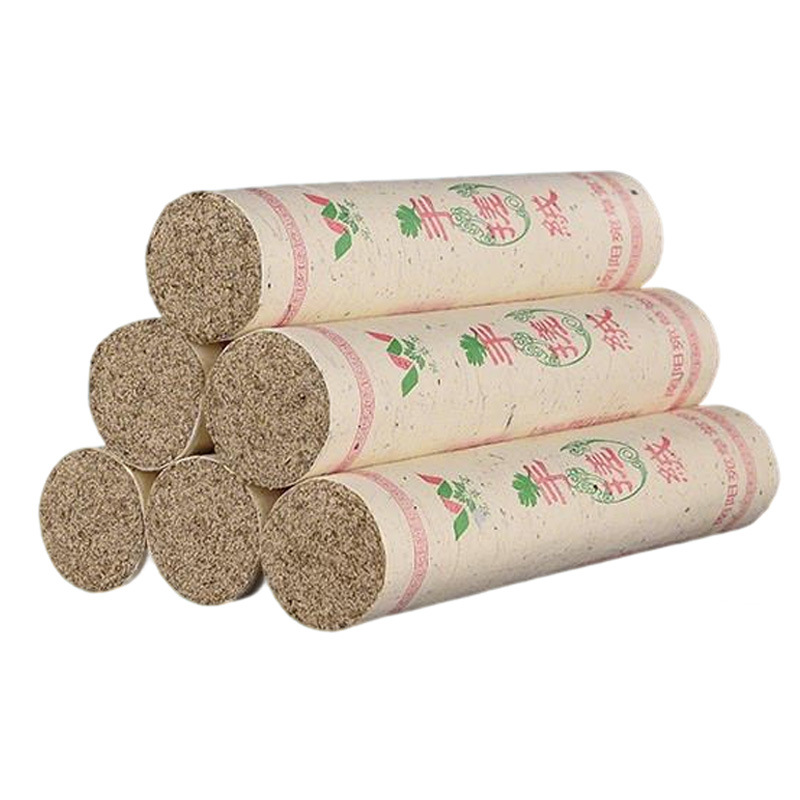 太く手を加えて絨毯をこすります。