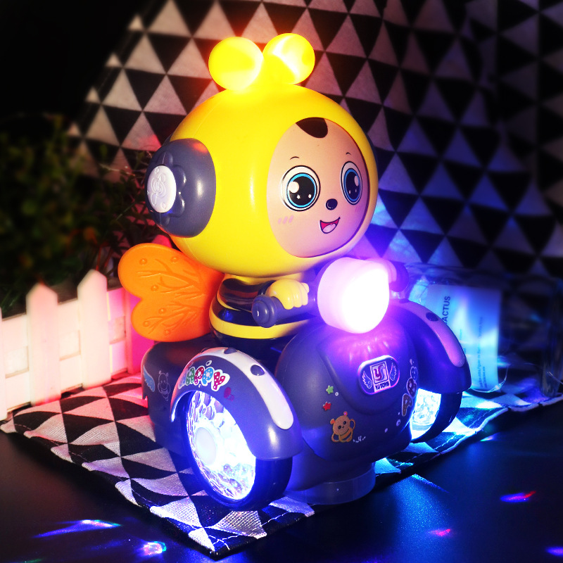 Tiktok mismo coche eléctrico de abeja de dibujos animados que cambia la cara universal caminando música luz pequeña abeja coche de juguete para niños y niñas
