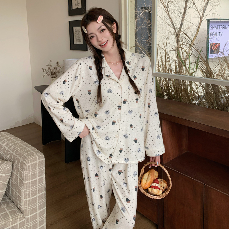 2026 Fall/Winter New Island Fleece Pajamas for Women, Polka Dot Strawberry Sweet Style, Suitable for Outdoor Wear, Loose and Warm Homewear Set 2026 Fall/Winter New Island Fleece Pajamas for Women, Polka Dot Strawberry Sweet Style, Suitable for Outdoor Wear, Loose and Warm Homewear Set