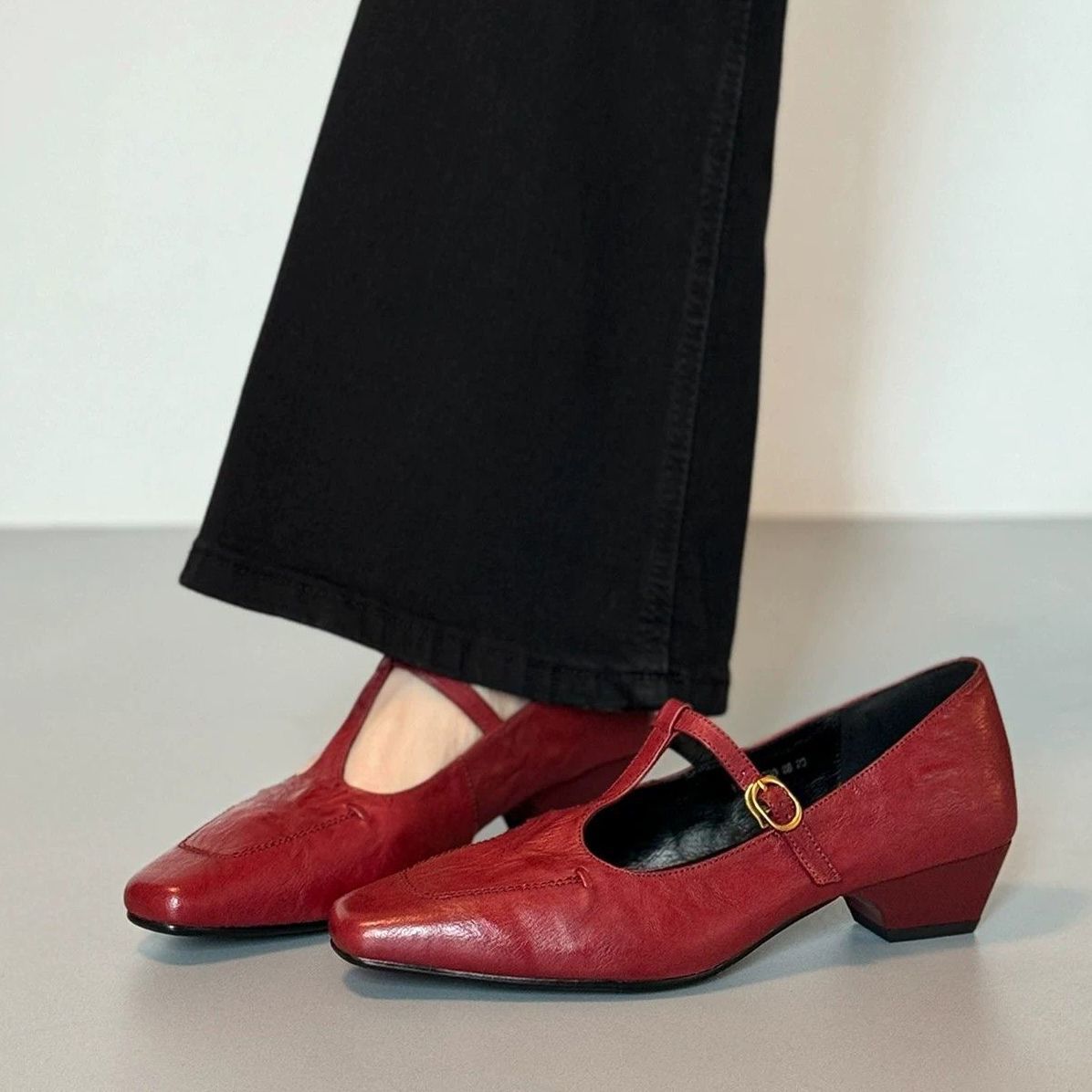 2026 retrógrado correa de T delgada zapatos de mujer simple elegante zapatos de tacón bajo zapatos de viaje