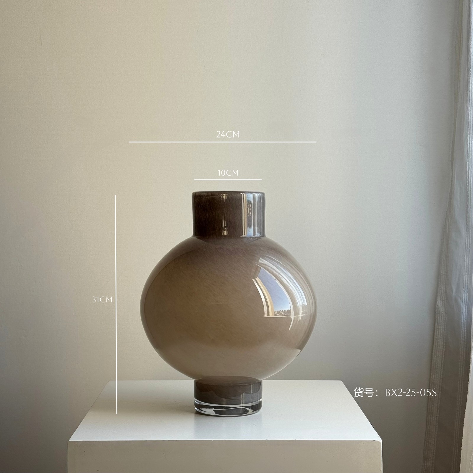 Simple Vertical Pattern Geometric White Porcelain Glass Vase Ornaments Living Room Dining Table High-end Flowers And Large Mouth Decorative Flower Arranging Device