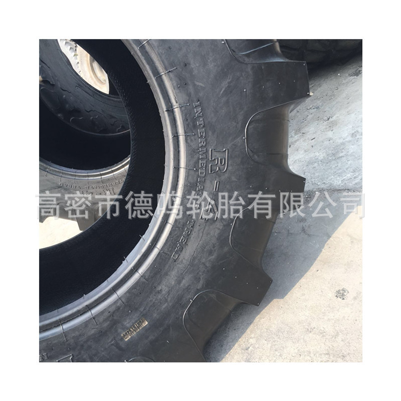 Suministro de fábrica maquinaria industrial neumático 19,5 L-24 de dos cabezas neumático ocupado 17.5L-24