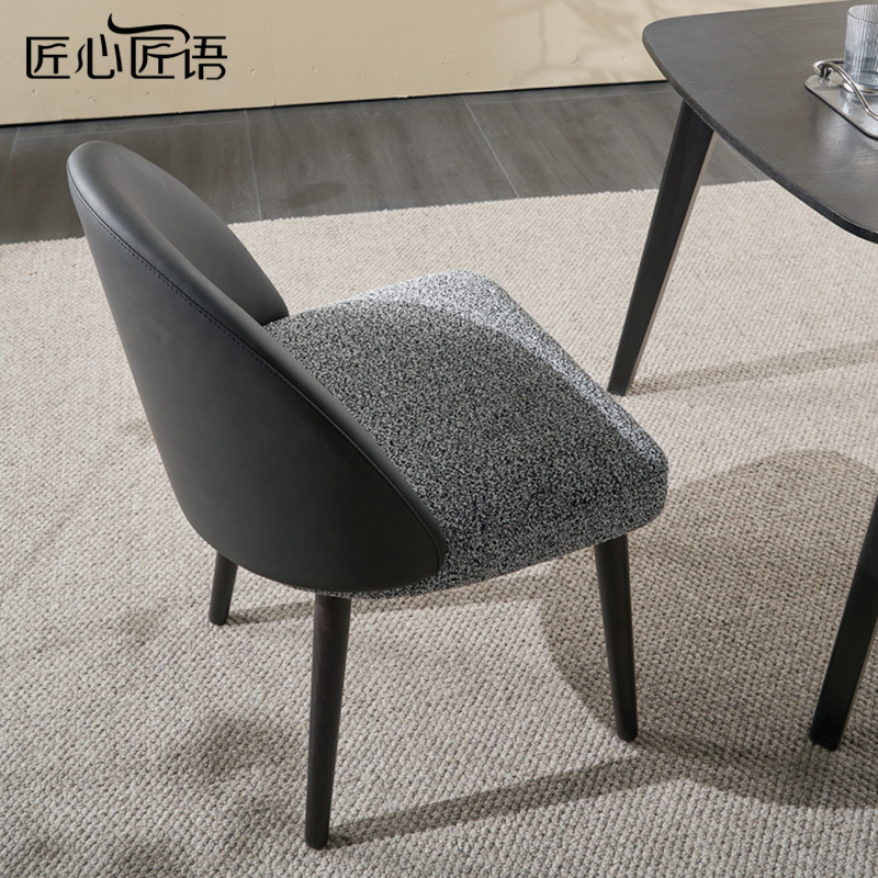 Silla de comedor minimalista italiana silla de madera maciza Silla de libro minimalista moderna nórdica silla ligera de lujo de diseño de tela silla trasera de cuero