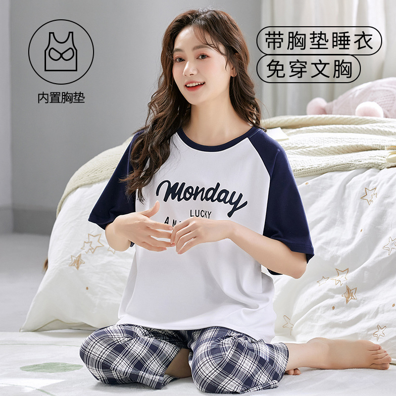 女性の夏の胸のクッションのパジャマの半袖の7分のズボンのスーツの家庭服の青年の薄いモデルのアニメの涼しい通気性はブラジャーを着ないでください。|undefined