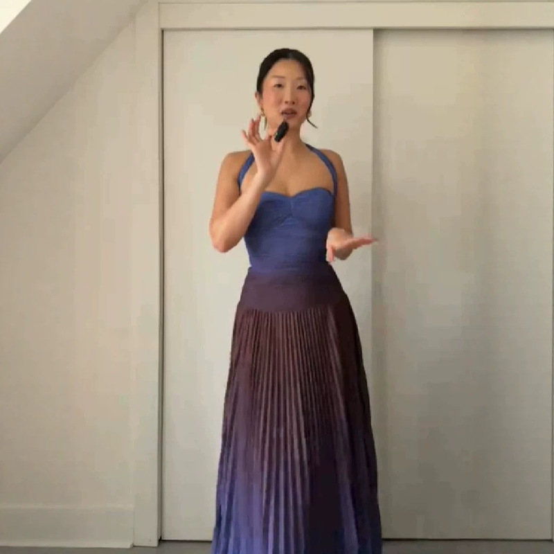 Summer New Gradient Halter Neck Dress for Women, Summer Style, Waist-Cinching, Slimming, Pleated Long Dress with a Unique Design, Niche Women's Fashion