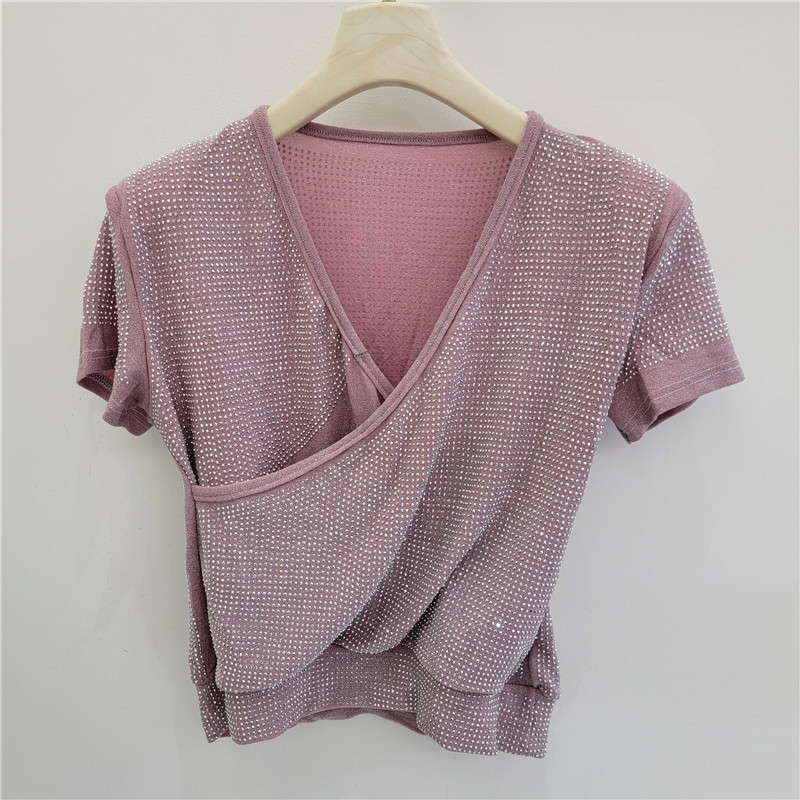 2026 verano nuevo sexy camiseta de cuello cruzado de mangas cortas de mujer caliente perforación irregular moda delgada blusa image 6
