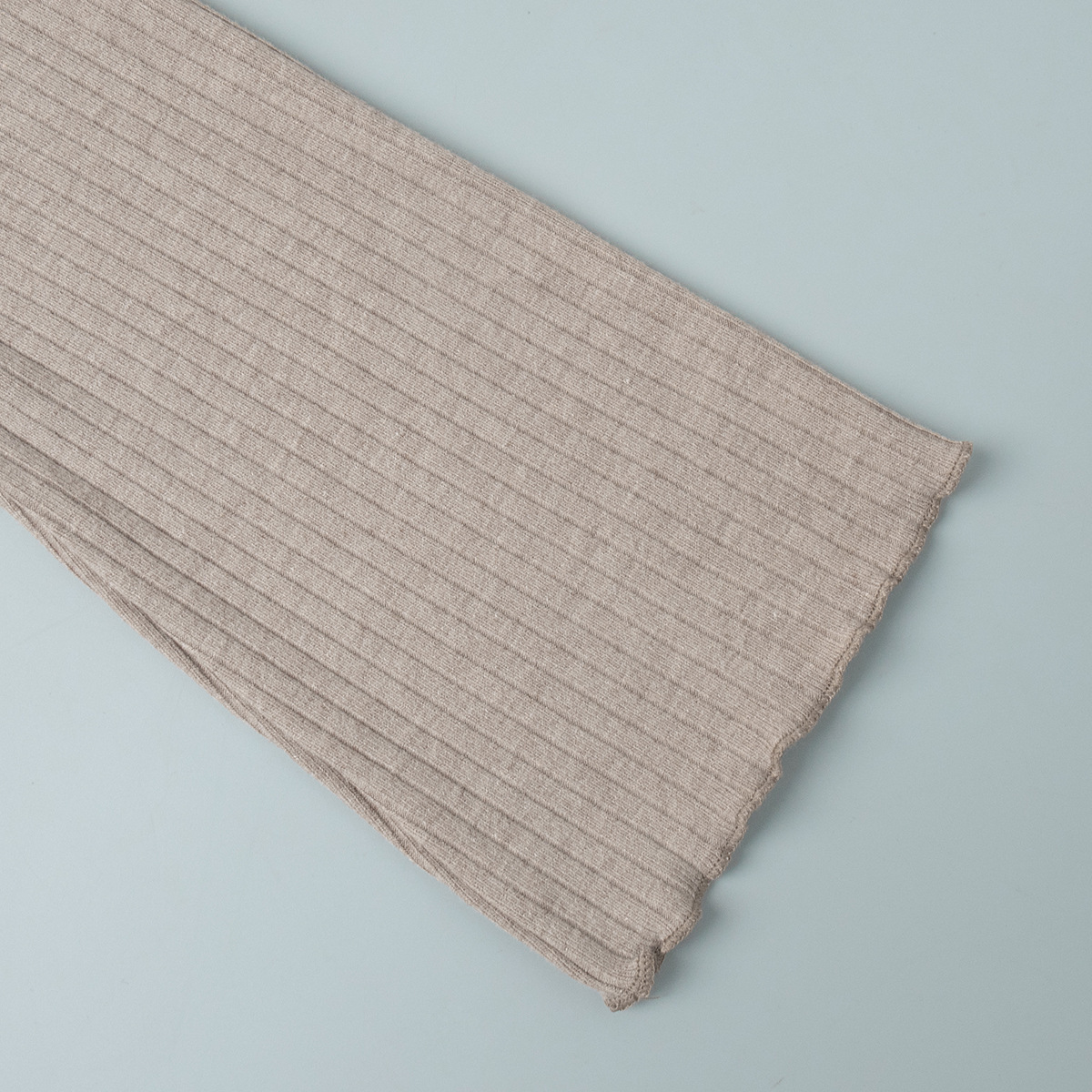 Dames gebreide tweedelige set met v-hals en ribbelstructuur_voghion.com
