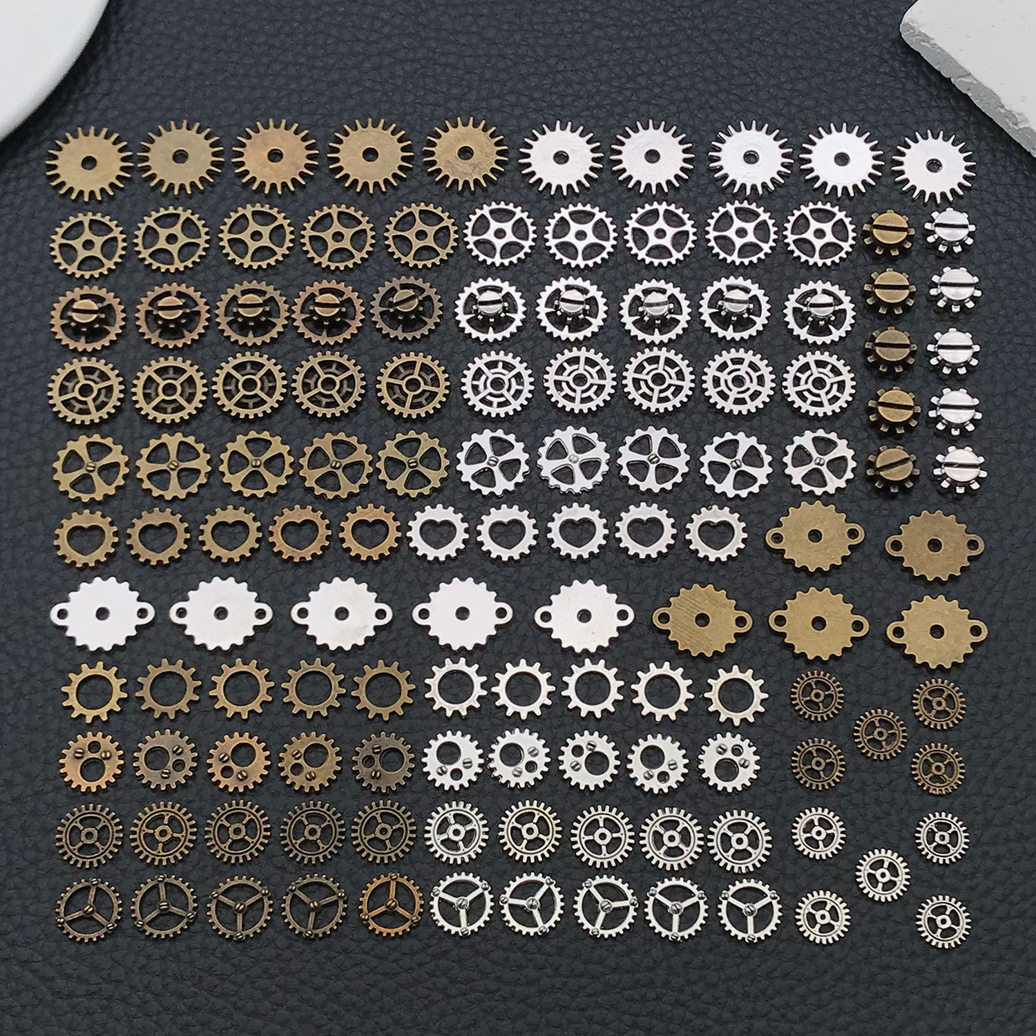 Retro mechanical accessory with accessories with gears