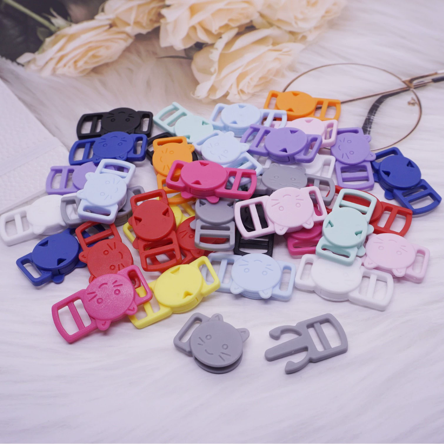 Small plastic accessories with clasp, choker, (Physicals), 10mm