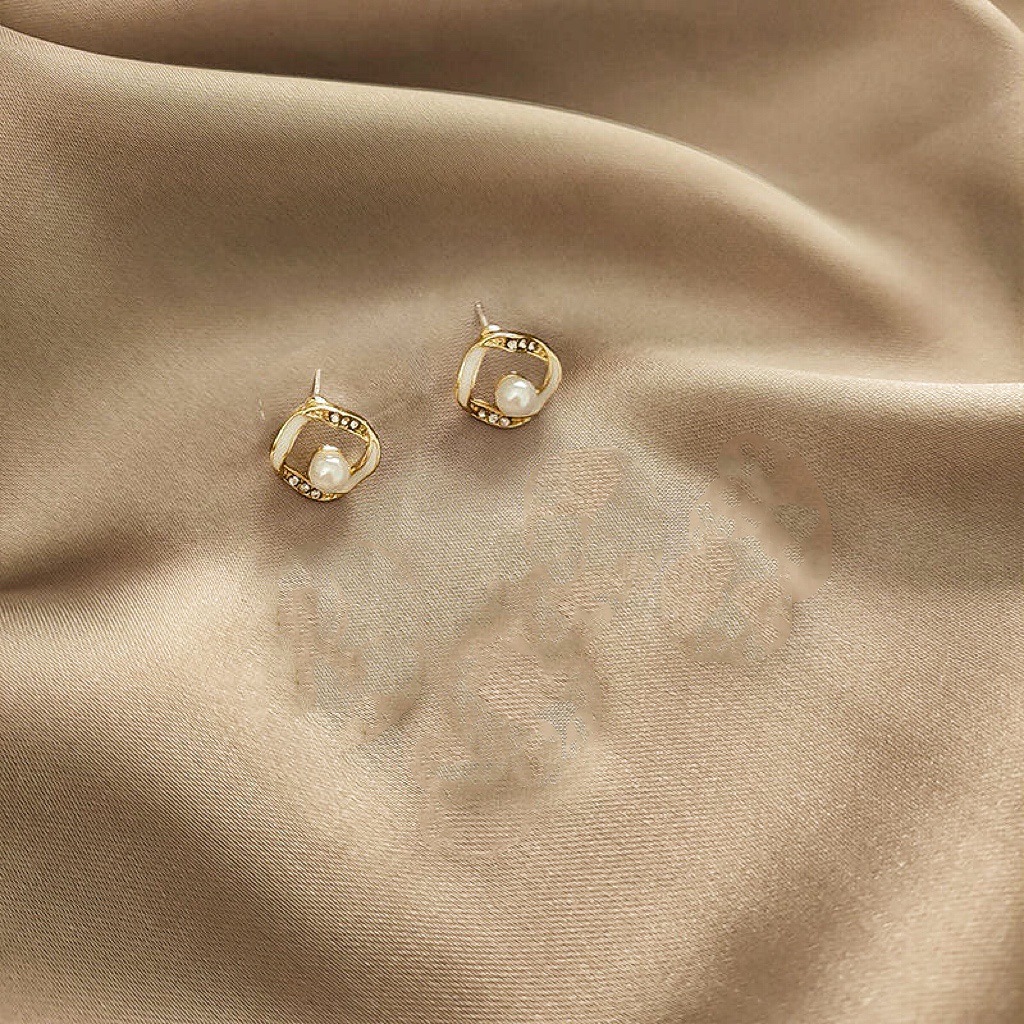 Twisted Hollow Pearl Earrings 5