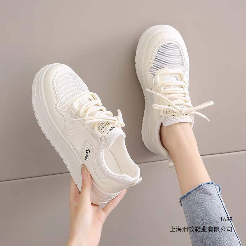 Cheap White Sneakers for Women, 2026 New Spring/Summer Versatile Casual Sports Shoes, Thick-Soled Breathable Adult Sneakers