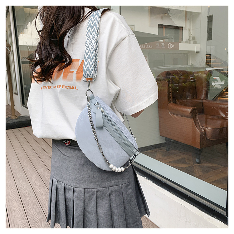 750g Weight Nylon Lining Material Zipper Closure Type Single Shoulder Strap Strap Type Crossbody Bag Bags Type Casual, Holiday Occasion Pu Leather Material Solid Color Pattern All Seasons Season Women's Gender Vintage Style, Streetwear Style Dumpling Shape Shape Medium Size Women's Vintage Style Streetwear Solid Color Pu Leather Waist Bags 17