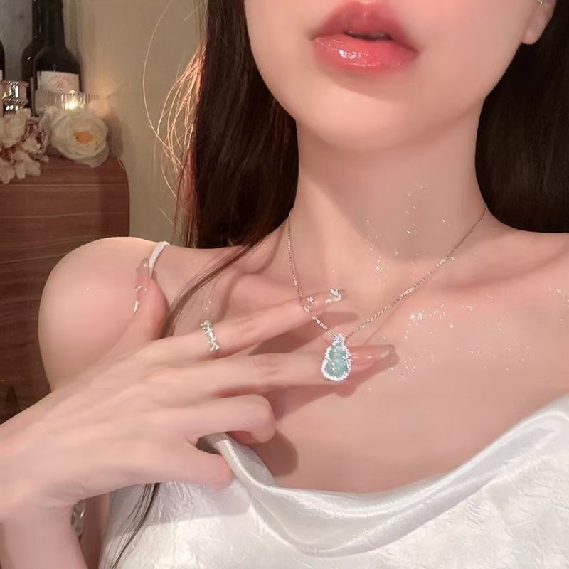冰清玉洁~新中式冰透小葫芦吊坠项链女轻奢清冷感锁骨链颈链配饰