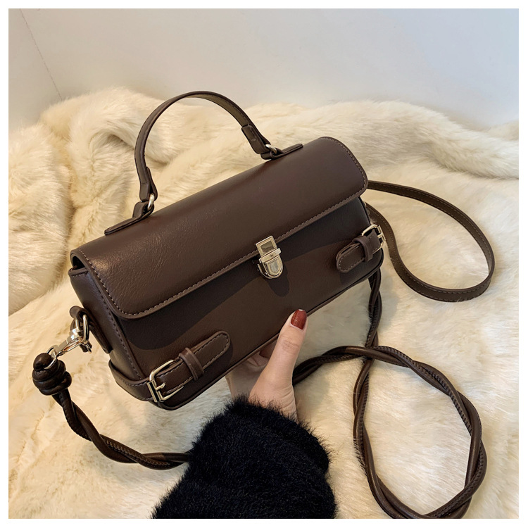 Retro Fashion Small Messenger Bag display picture 4