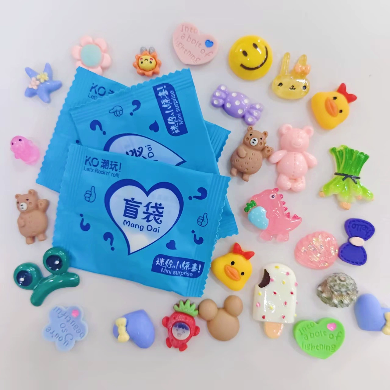 Keychain Cartoon blind-bag pendant, cute children's surprise collectible, lightweight 0.008 kg