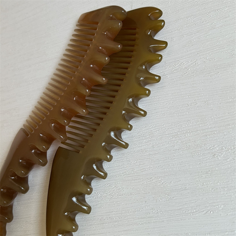 Natural Horn Comb Thickened Massage Comb with Back Pins and Raised Tail Handle 18 cm for Scalp Care quality and texture
