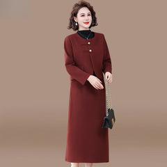 喜姑の披露宴はお母さんの秋服のワンピースを着ます。