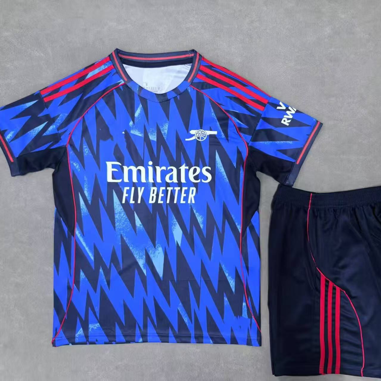 2526Kit de visitante del Arsenal