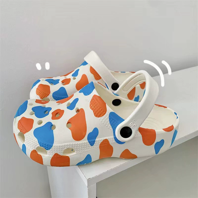 Женская обувь с дырками, домашняя и уличная одежда Four Seasons, милые студенческие Нескользящие сандалии двойного назначения с закрытым носком и мягкой подошвой, толстой подошвой двойного назначения, уличные Нескользящие сандалии для женщин