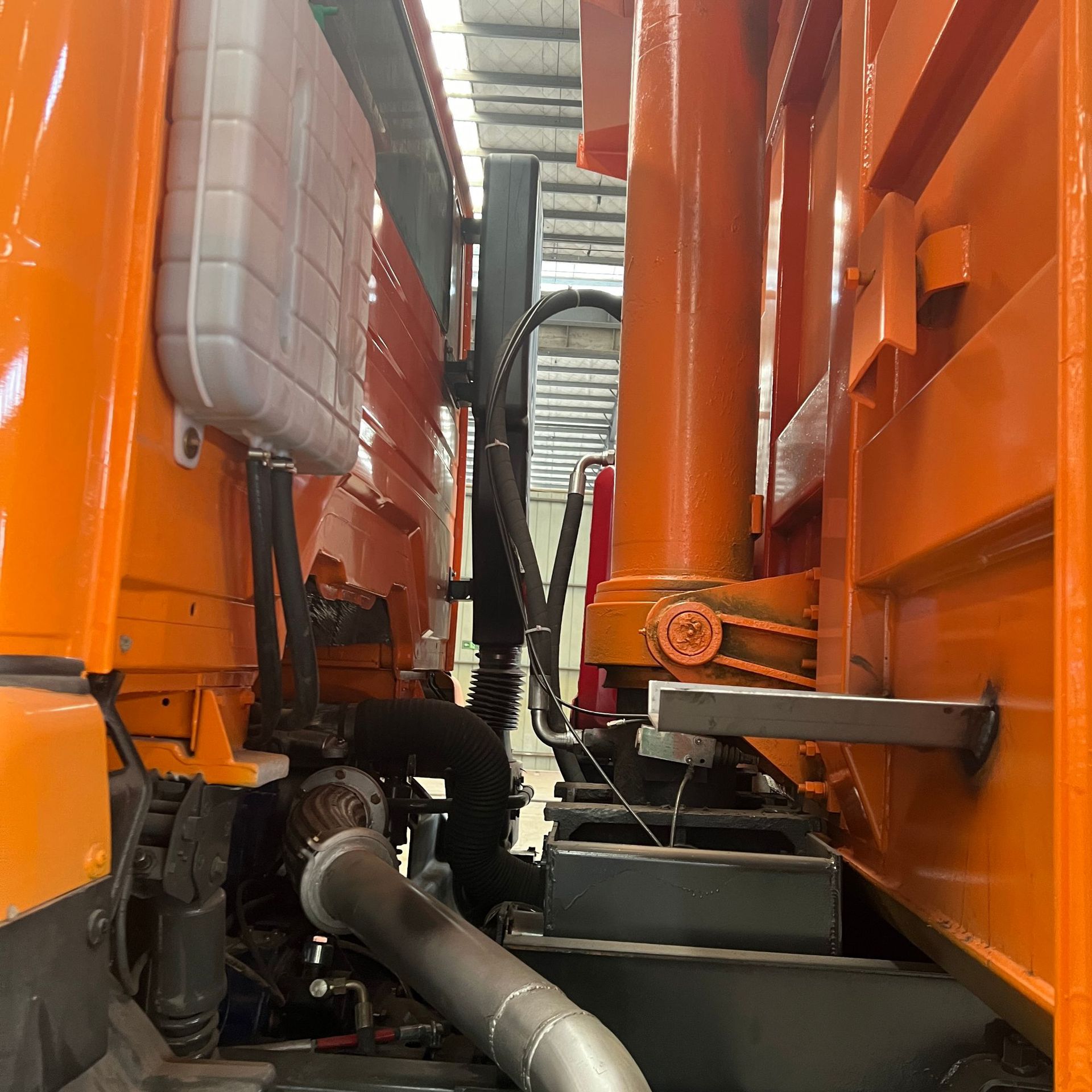 Exported to Africa and Central Asia, Sinotruk HOWO NX371 rear-tipping dump truck, construction transport vehicle