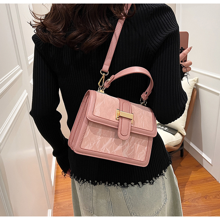 Tämän vuoden suositut laukut naisille 2024 uusi muoti huippuluokan kannettava olkalaukku suuri kapasiteetti crossbody pieni neliö laukku_voghion.com