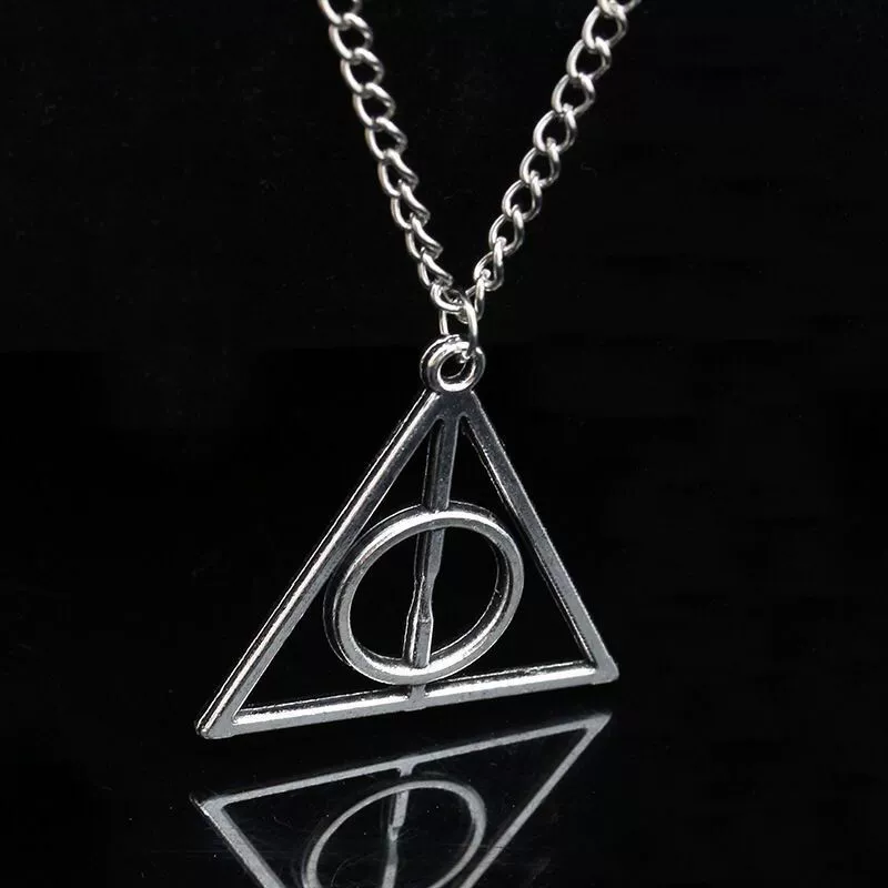 Европейские и американские внешнеторговые ожерелья Lanna Death Holy Triangular Pendant Sweater Chain Прямые поставки с фабрики оптом